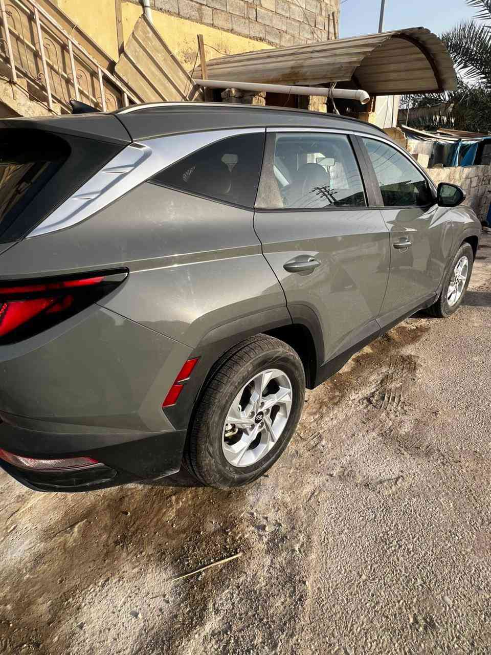 توسان 24 لون سمنتي ضرر بسيط بدون دواخل ماشيه 17 mi صور ضرر مرفقه بالمنشور رقم ديالى سياره جديده بدون اي نقص للأستفسار *********** بعقوبة, ديالى
