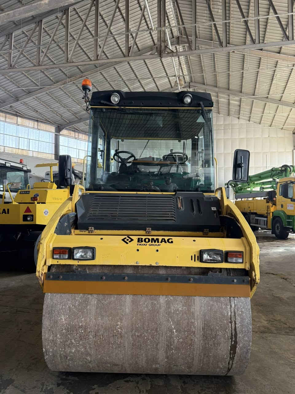 عادیلە bomag 161 مودیل 2010
للبیع اربیل شارع ١٠٠ شرکە کرکوک 
*********** وەتسئاپ
