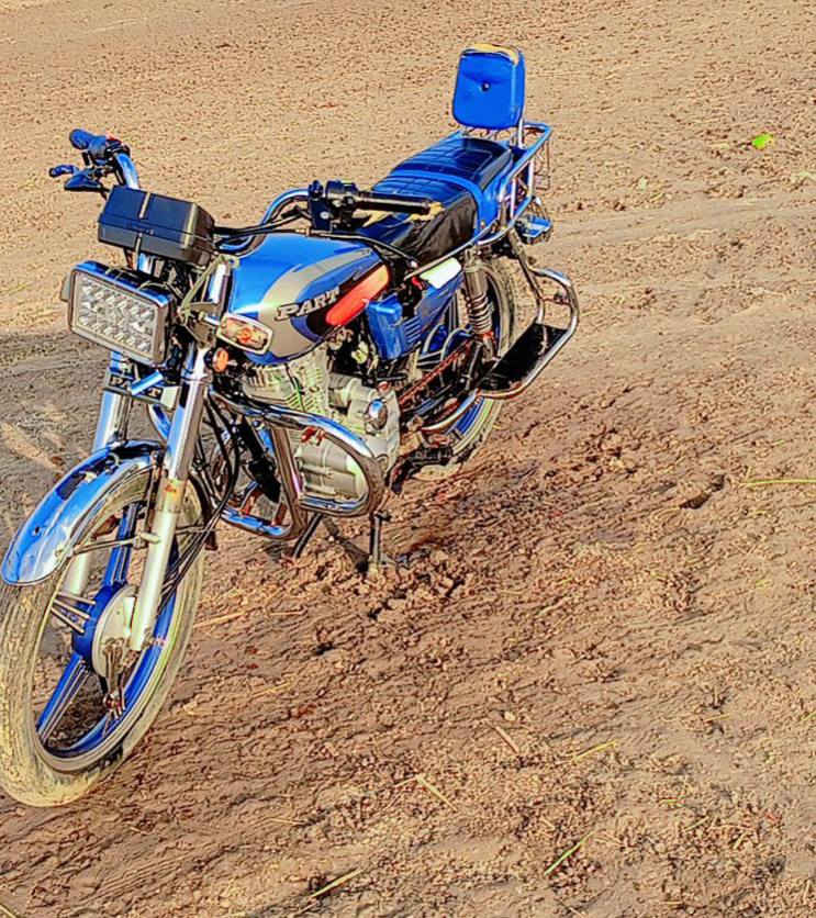 سلام عليكم دراجة بارت للبيع موديل 2023 اوراق اصوليه بسمي طالعه من مجمع الكرار مكينه مامفتوحه اصبانه مامحطوط عليهه دراجه خير من الله بس گشرتهه شويه خربانه سعر 900 وبيهه مجال قليل للشراي أمانة الله اوصلت 825 وما بعت للتواصل *********** بي وات ساب او اتعلق وانه اراسلك مكاني الناصرية منطقة الشريف
