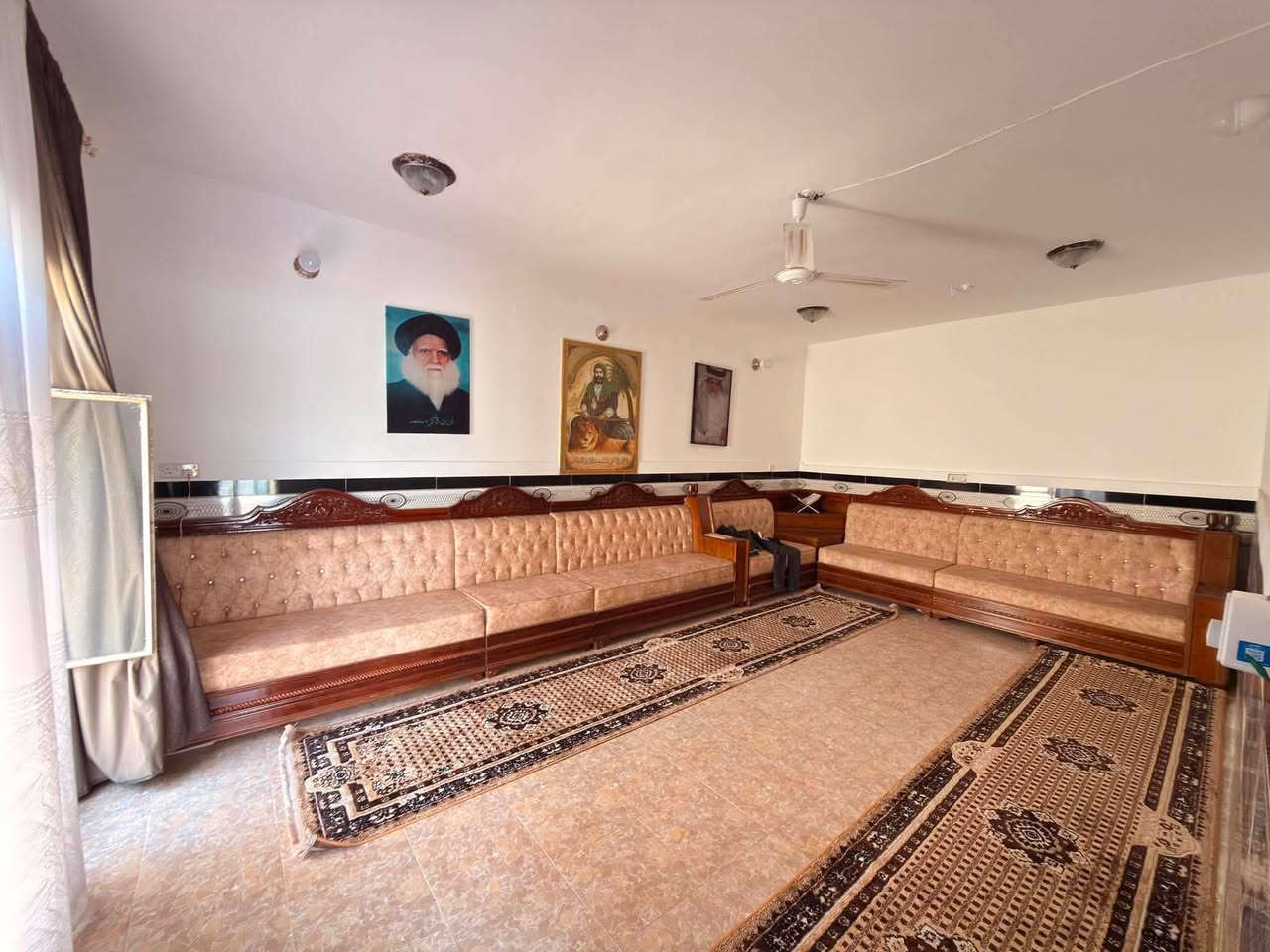 بيت ركن على شارعين طابو صرف للبيع او المراوس  بمساحة 300 متر

📍 الموقع: حي الكرار الاول قرب ابو عزام

يتكون من:
غرفتين، استقبال، مطبخ، وصالة. صحيات خارجية

للاستفسار مراسلة بوابة الزبيدية للعقار  
أو الاتصال 
***********
***********
