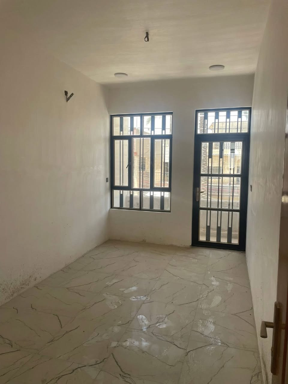 مشتمل للبيع 40م
واجهة 4 ، نزال 10
يحتوي على استقبال وهول ومطبخ وخدمات
وطابق الثاني غرفتين نوم 
📍موقع البيت : الشعب شارع الصحه خلف جامع الحق

للأستفسار مكتب ارض الخيرات
*********** حسن العقابي
