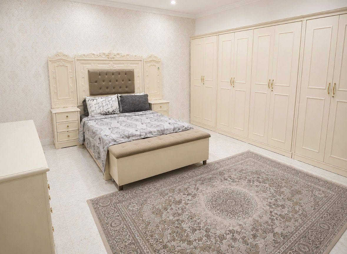 � للبيع بيت سكني في السماوة – مجمع إسكان الدوح
📍 المساحة: 200 متر

✅ يتكون من:

* 2 غرف نوم
* صالة
* مطبخ
* براني مع حمام
* حمام
* تواليت
* منور
* طابق واحد

🛋️ البيت يُباع مع الأثاث بالكامل:

* 2 غرف نوم
* القنفات
* 5 سبالت
* كاونتر المطبخ
* وجميع الموجودات المتفق عليها

🚗 الشارع تبليط
🛒 قريب من الأسواق
💊 قريب من الصيدلية

💰 السعر: 190 مليون دينار

📞 للتواصل والاستفسار:
***********

✨ بيت مرتب وجاهز للسكن، موقع مميز وقريب من جميع الخدمات
