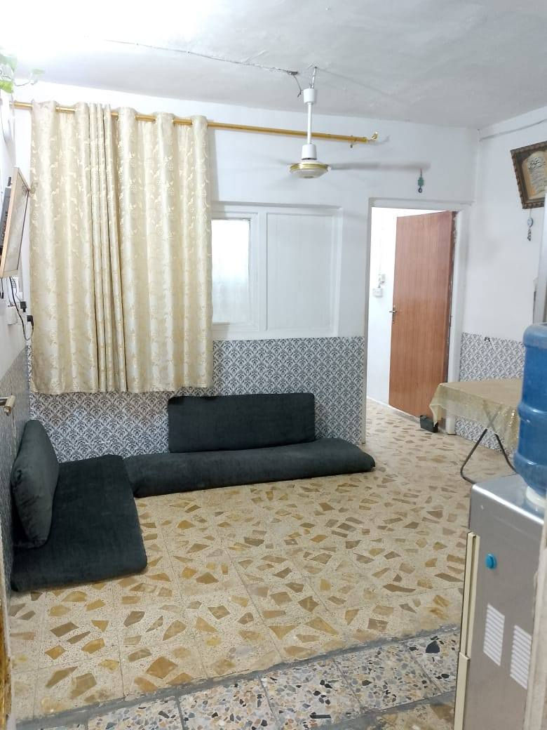 اسلام عليكم مشتمل للبيع المساحه 50 متر طابو صرف العنوان النجف حي القادسيه متكون غرفه +صاله +طارمه+مطبخ + تخاريج+ غرفه سندويج في الطابق الثاني للاستفسار  ***********
