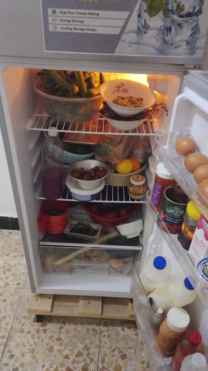 ثلاجه مستخدمه شهر سعرها 180 وبيها مجال بسيط ***********
واتساب فقط
