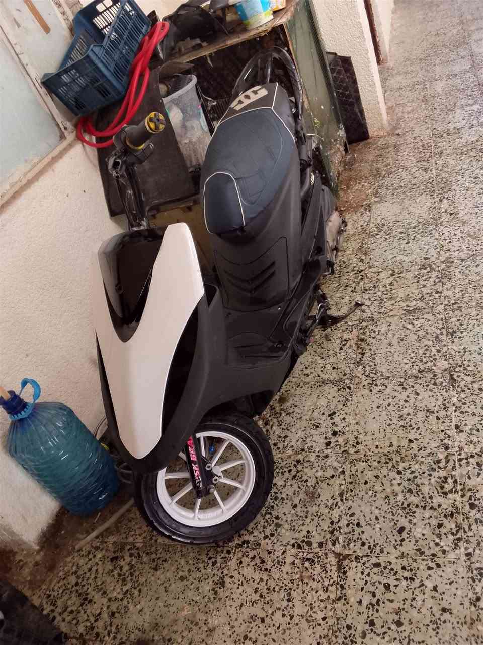 سلام عليكم ماكس عدله للبيع او مراوس دراجه تعمير جديد كلشي جديد بمعنى الكلمه
دراجه تزويد فول مرتبه گبل ل شارع تجفيت جديد 
1صلنصه شارك فصله وجعره
2وياله
3كشن
4سبايدر 4
5شوته4
6يدات 
7قاعده رقم
8قبق فلاوين كرزي 
9سلف رياضي
10بوشه55
صدر اصلي بيهه سواد كفر مكينه دراجه حلوه سعره350قفل قفل قفل أو مراوس فورزه او ايراني مكان بغداد حي العدل أو الحريه للعلم تره خسرن250الف  رقم***********
