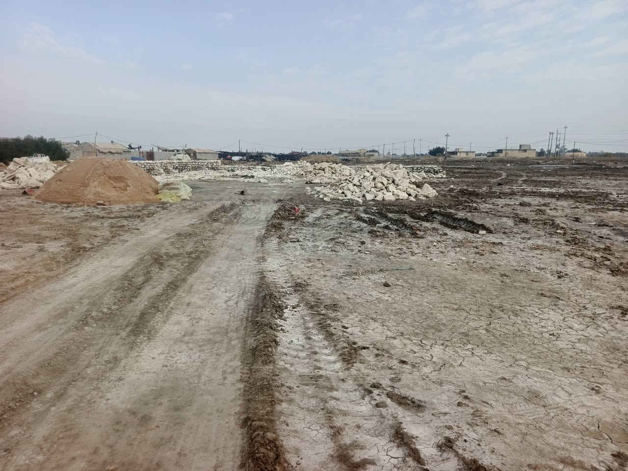 قطع للبيع قرب البندقيه زراعي رجائا مو شراي لا تعبني مايعجبك نشري لا تدخل
وتكسر حلال العالم قطع الاعناق ولا قطع الارزاق مساحة القطع عله 200 م   السعر 10 ***********
