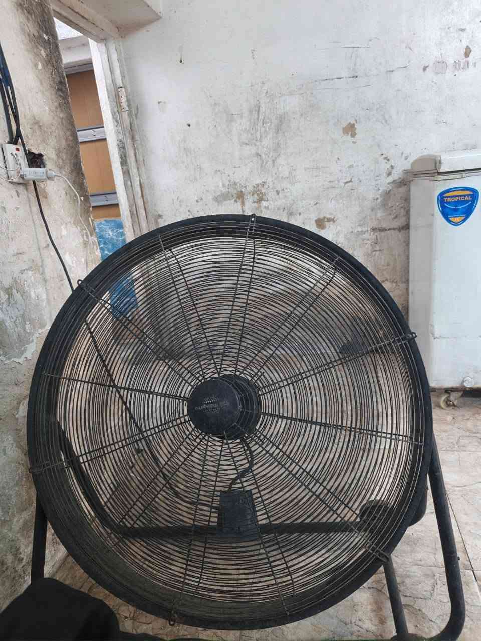 من رخصه ادمن غراظ مطعم للبيع  زعفرانيه ***********
