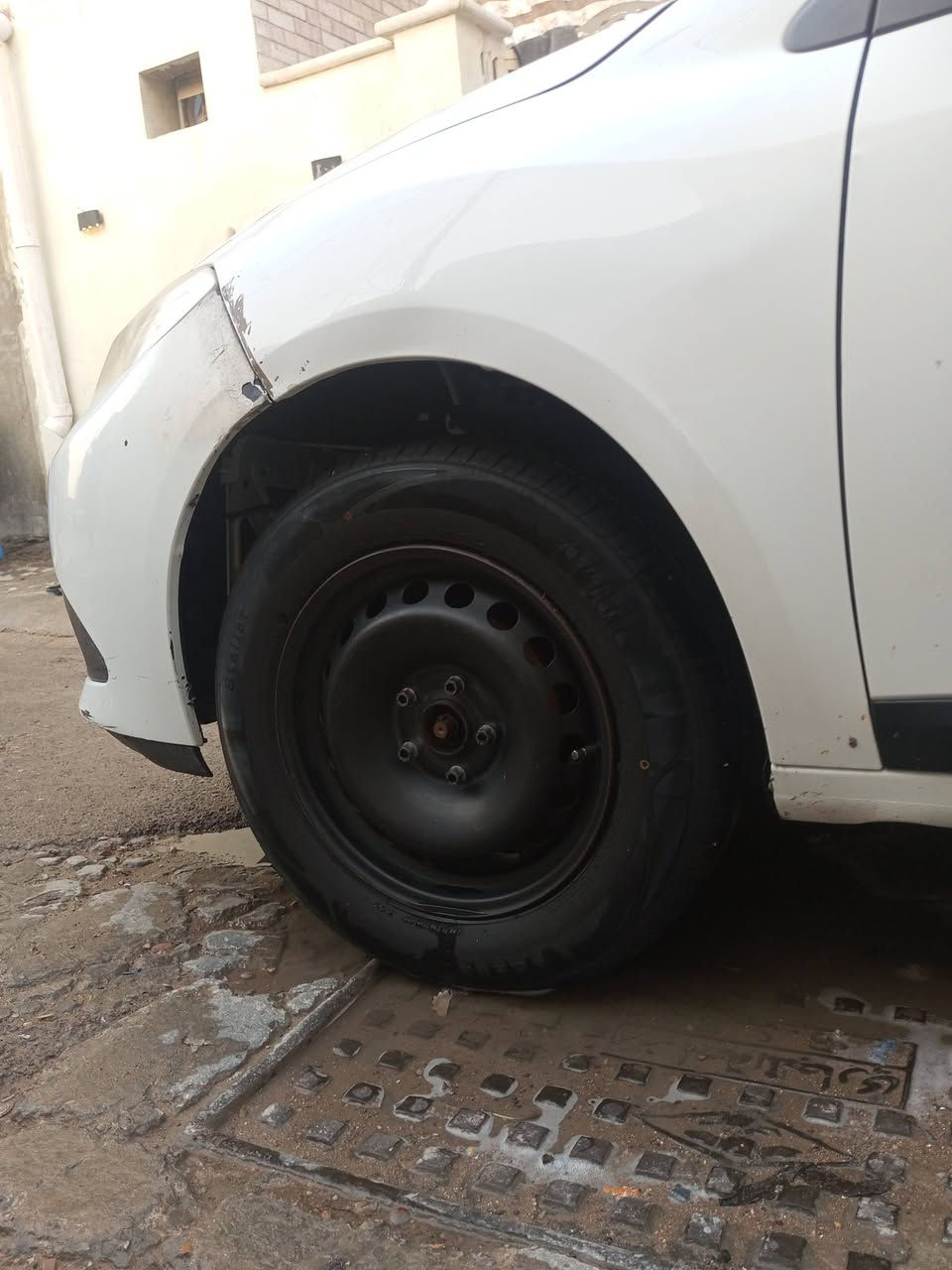 موديل 2016 كربلاء السعر 60بيها مجال بسيط حادث باب السايق والباب الخلفي موبايل ***********
