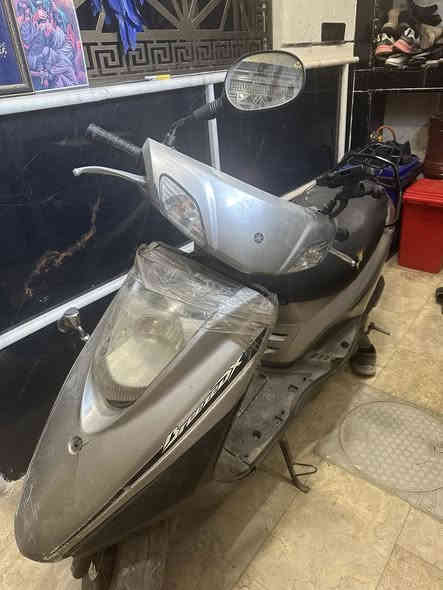 السلام عليكم
عندي دراجة بريز مستعجل على بيعها 

السعر 200

الرقم ‭0772 644 5400‬
