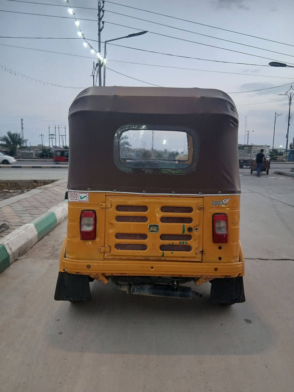 يالله تكتك للبيع 19 رقم وسنويه
السعر 5500وبيه مجال 
العماره حي الشرطه
الاسفسار الاتصال ***********....***********

خاص ما جاوي
