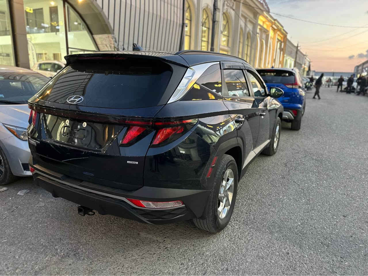 توكسون ٢٠٢٤ 
محرك ٢٥٠٠ تنفس طبيعي دبل أكسل 
بصمة تشغيل عن بعد ابواب بصمة اشارة ترحيب 
توقيف ذاتي رادار ٣٦٠ تحديد مسار قيادة ذاتية 
تبريد قطعتين كشنات تدفئة استيرن تدفئة بريك بصمة 
بعد هواية مواصفات ماشية ٦ الف فقط 
ضرر فقط باب سكن تبديل وشبر جملغ تعديل بجم خلفي كبس بدون دواخل صورة حادث بالمنشور 
مكان اربيل رقم كاتي تترقم اربيل و سليمانية و دهوك 
*********** واتساب 
تةنها دةركاى سةكن كوراية وةكةميك جاملغى تعديلة وينةى حاديسةم دانايه أربيل, العراق
