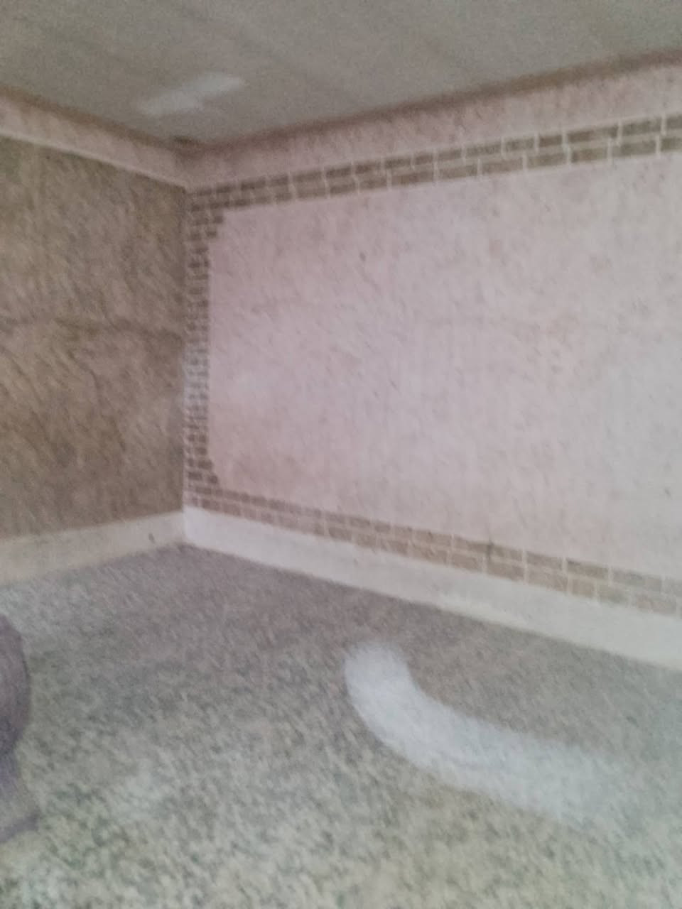 للبيع مساحه 100م فارغ مامسكون مسجل بلبلديه ومرقم يتكون من غرفه وصاله واستقبال ومطبخ  وصحيات داخله وخارجيه ومكشوفه بناء ابلوك تجعيب طابوك السكف عكاده شيلمان السطح مطبك فرشي العنوان شارع المطار الجديد شارع الحوزه قريب علشارع 6بيت السعر25بي مجال قليل للستفسار اتصل ***********مكتب بركات الصدرين للعقار شارع الحوزه
