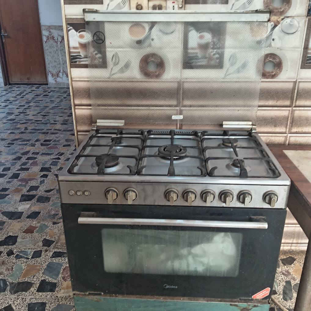 طباخ إيطالي شغال كلشي مابيه سعره 170الالف دينار للاستفسار الاتصال على الرقم *********** عمارة, ميسان
