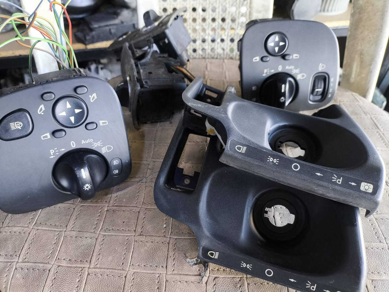 السلام عليكم متوفر قطع غيار مرسيدس دب جامبو شبح غواصةام عيون 190 عنوان كركوك لدينا توصيل كافة محافظات ***********
