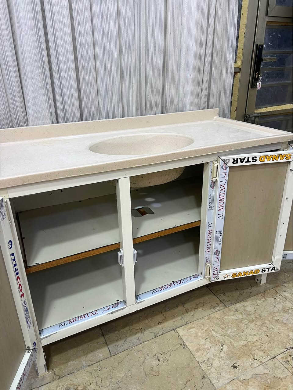 سنك مرمر مستعمل نظيف سعر ١٠٠ مكان بغداد واتساب *********** بغداد, العراق
