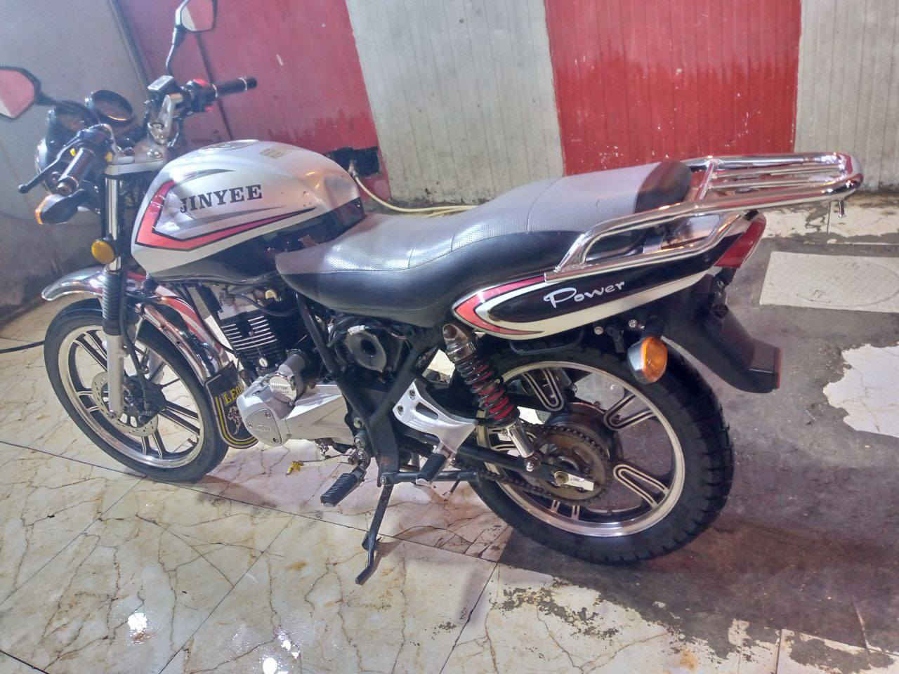 السلام عليكم
دراجة جني باندا

موديل 2018

اوراقة كاملة مدفوعة كمرك

تايرات جدد باتري جديد دبلات جدد

محرك وكير بلادي مال شركة

نكرة سلف وهندر

كهربائياتة كلة شغالة

المكان بغداد الغزالية

السعر 550  الاف قفل
***********
***********
