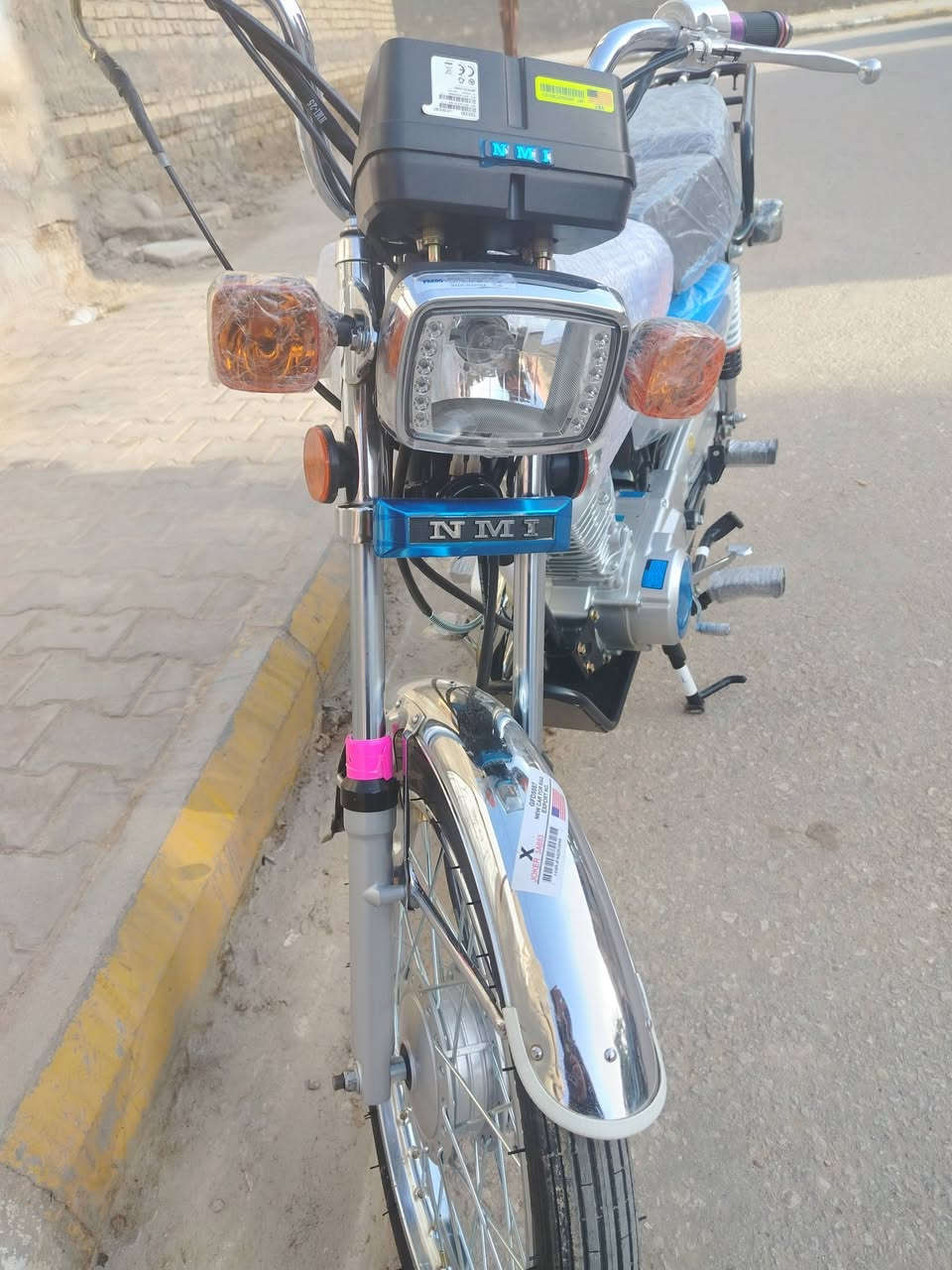 سلام عليكم ورحمة دراجه تعمير جديد توه ساحكه شاصي ارشه 2019 بوري رفيع والباقي كله تعمير نامه اصلي شرط معمل نامه سعر مليون 200 وبيه مجال والما يعرف اسعارهن لا يصير نادر براسي مكاني رميثه شراي تعال خاص او اتصل على الرقم ***********
