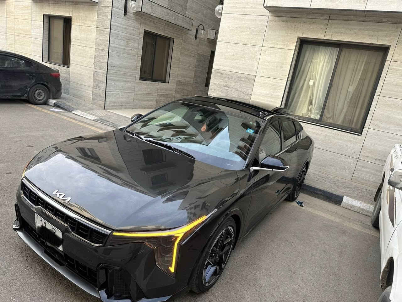 السلام عليكم لبيع كيا K4 
2025 فول موصفات 1/1
سياره وارد امريكا الضرر كما موضح بلصور 
بدون يرباك بدون دواخل 
فقط تعديل بل حوض 
و شاصي خلفي ايمن 
ماشيه ٧ الف 
رقم بغداد باسمي تحويل مباشر 
دخول جديد 
مكان سياره بغداد  
الاستفسار ***********
