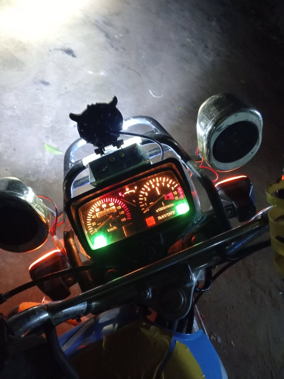 السلام عليكم سيفان موديل 20 
محرك مفتوح مبدل ولفات 
فول نشاط ومعدل 
موطور نضيف ومجنبز 
كهربائيات كلها شغاله + جنبزه
بس بي شويه صوت خرخشه خفيف بالمحرك 

السعر /370 الف ويرهم مراوس


**إذا كنت صاحب هذا الإعلان وتريد حذفه لأي سبب، رجاءا أرسل رسالة إلى الدعم الفني**