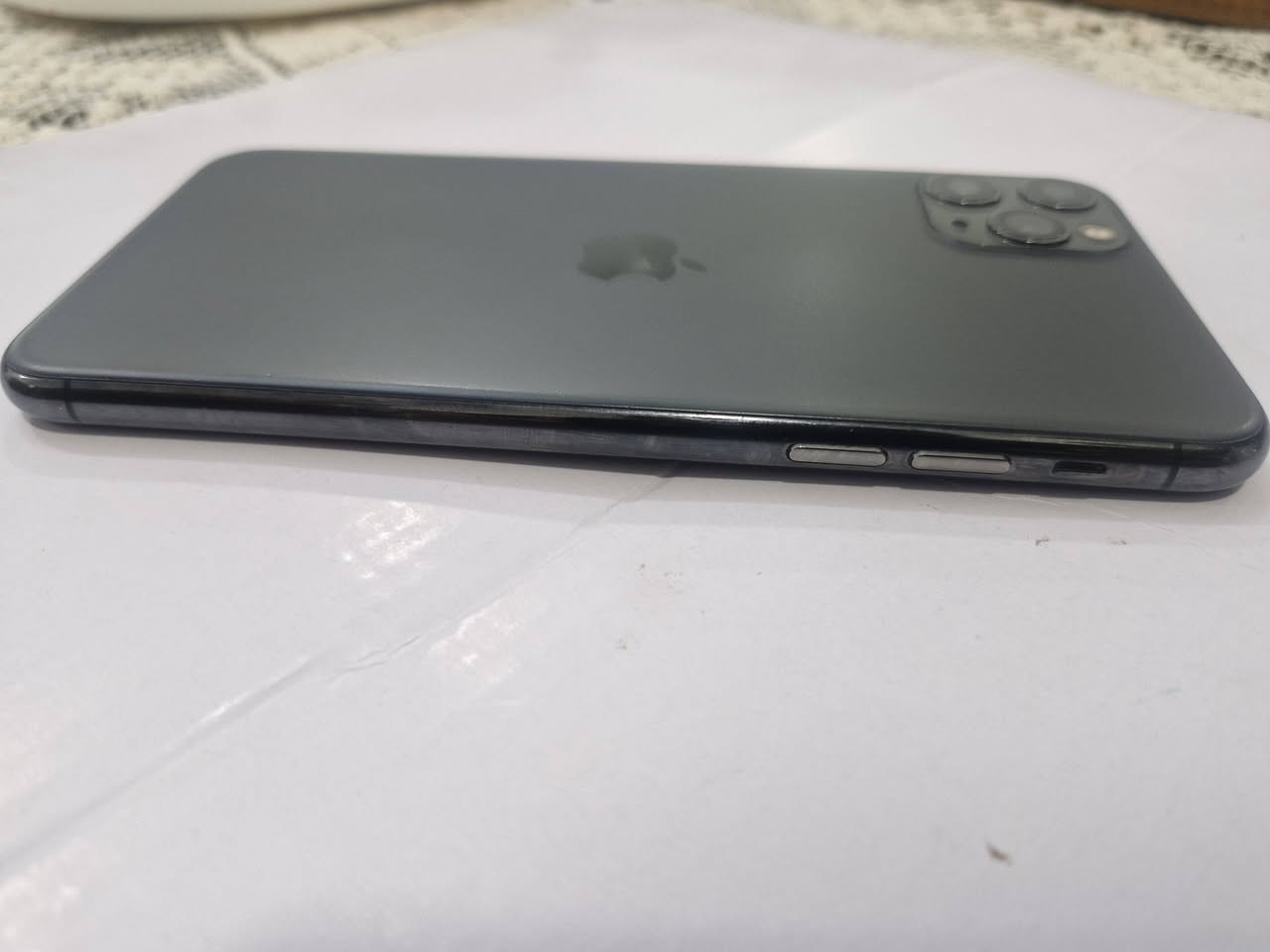 مكلف
ايفون 11 برو ماكس نموذجm  
مكفول كفاله عامه بلادي نظيف جدا ذاكرته 512 ذاكرته نادره تجي هيج ودبل سيم كارت انتبه دبل يعني جدا قليل اكو دبل وبطاريته 83 قطاره بلشحن جهاز استخدام قليل 
مكان فلوجه 
***********
