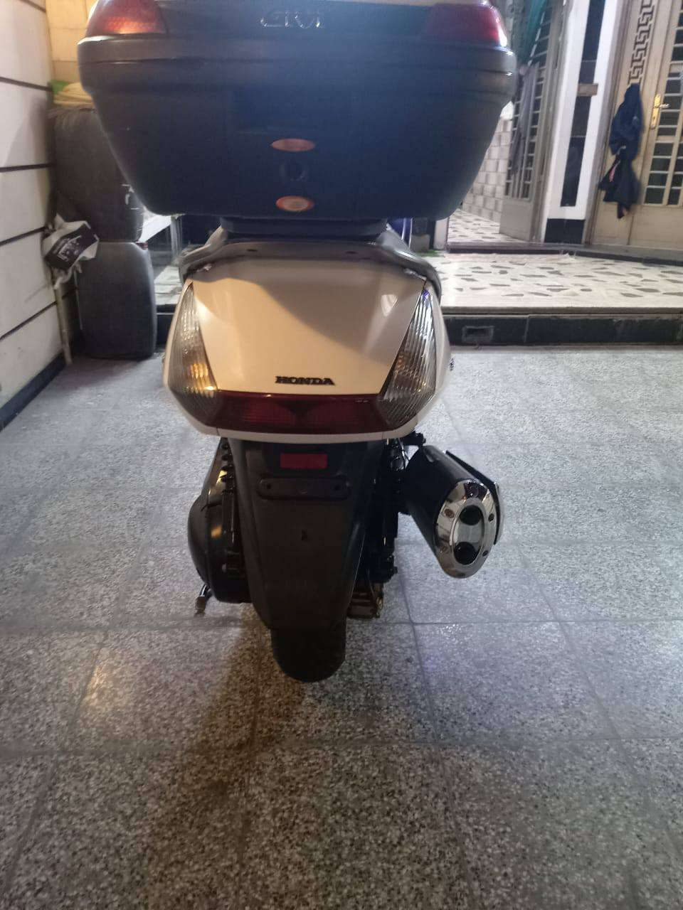 سلام عليكم شباب دراجه للبيع سلفر ونج (شقلاوة) دراجه جديده بمعنى الكلمه مكفوله من كشر ومحرك ترايك وين ميعجبك. +ادامه كلجات بانزين كله،محسن،دراجه مال،جناي لون،ابيض صدفي يو بي اس اوفر،سرعه دراجه خيرمن الله دهن كله موتل اصلي مكاني بغداد مدينة الصدر الشراي وميتعب يتصل وبالخدمه هذا رقمي ***********
