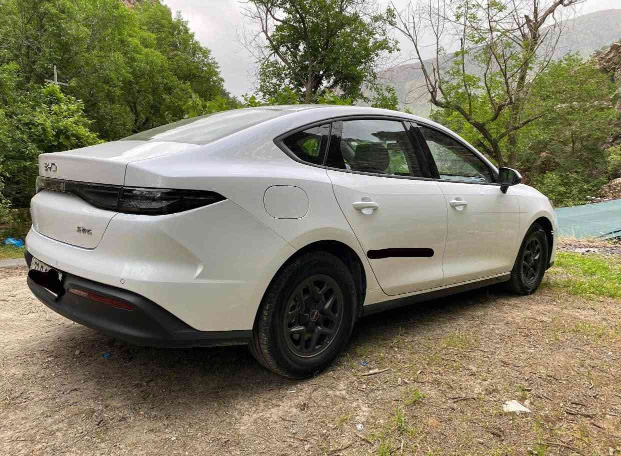 BYD SEAL 05 2025 
بی وای دی سیل 05 رەقەم هەولێر 7000 رۆیشتیە ئەشیاو شەحنی بیلادی دەرگای پشتی سەکن لێخشانەکی هەیە شوختە لە رەسمەکە دیارم کردیە بێ سبوغ و تەعدیل تەزرە بەشەرت ما باقی دەعامیش بەشەرت لە هەولێرە نرخی ١٢٩ و مەجالەکی زۆر کەم 

سیل 05 مرقم و مکان اربیل ماشیە ٧٠٠٠ غراض و شاحنه بيلاديه بيها ضربة خفيفه باب خلفي مأشر بالصوره بس شخط بدون تعديل او صبغ او حالوب باقي حتى دعاميات بشرط سعرها ١٢٩ مجال قليل  
*********** أربيل, العراق
