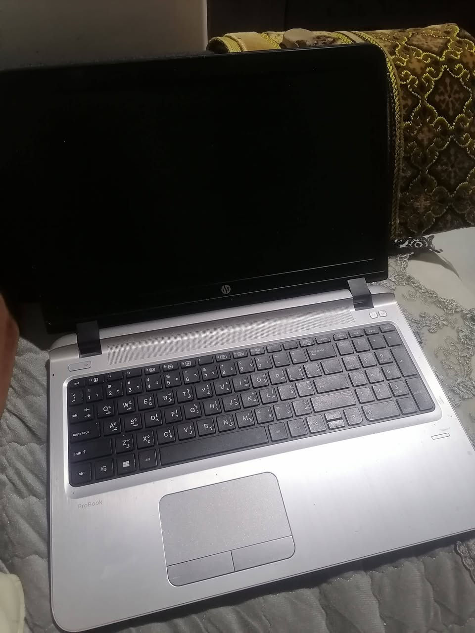السلام عليكم لابتوب hp المواصفات بالصورة نظيف ومرتب للتواصل *********** فقط واتساب او فيس
