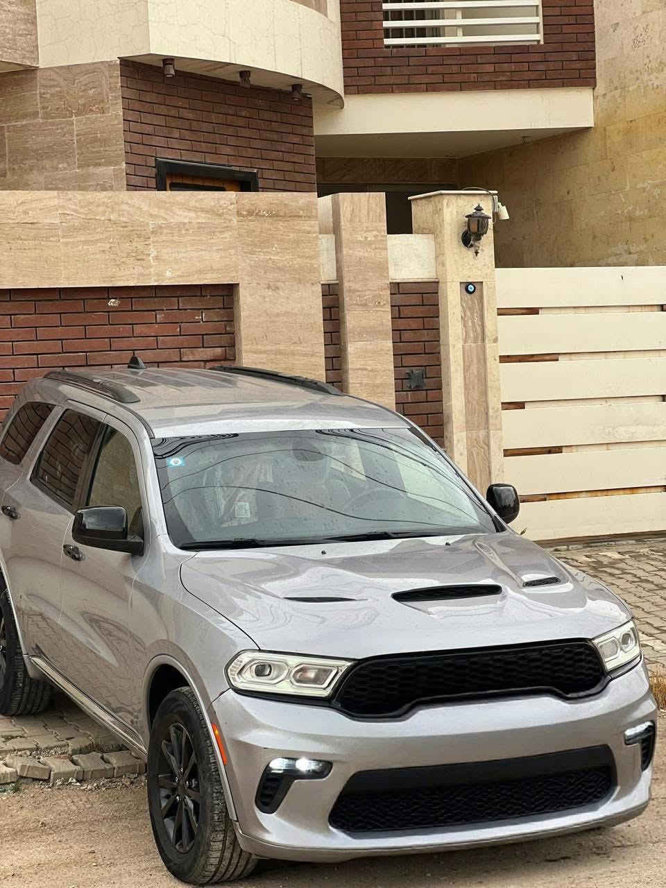 السلام عليكم
دوج دورنكو 2021.   SXT 
رقم بغداد الجديد 
6 سلندر 
حادثها جاملغ و بنيد
و بيها طخه خفيفة بالباب الوره موجودة بالصور 
السيارة ما ناقصة برغي 
السعر 210 و بيها مجال 
*********** 
مكانها نجف

