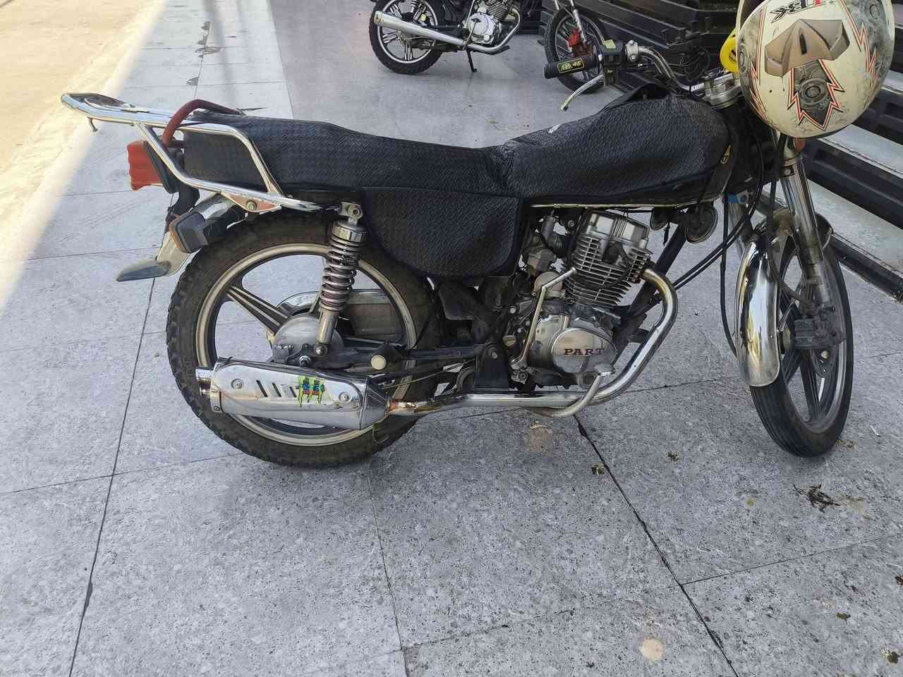سلام عليكم 
ماطور بارت سوري 150cc مكينه كبس بس عايزة بستم الماطور  يمشي مابي شي ويمشي معدل عادي عايزه ترتيب شويه اضويه امامي كله شغال خلفي لا تانكي تعبان  وكشن تكدر تغلفه رايده ب 325 وبي مجال او مراوس بارت 200 وانطي فرق لازم الماطور نضيف. والرزق على الله


**إذا كنت صاحب هذا الإعلان وتريد حذفه لأي سبب، رجاءا أرسل رسالة إلى الدعم الفني**