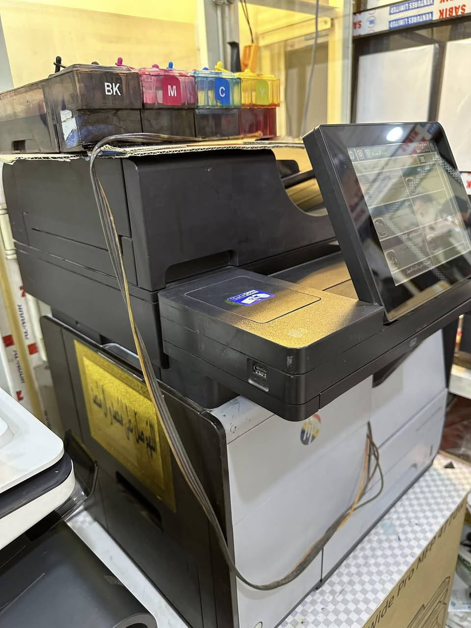 hp officejet Enterprise color mfp x585
🔸- طابعة مستعمل اوربي ( باله) 
🔸- طابعة سريعة ملونة ( اربع الوان) 85 نسخة بالدقيقة _طباعه وجهين 
🔸- طابعة اقتصادية تكلفة حبر الورقة الواحدة 1 د.ع 
🔸- ملائمة لسحب الكميات الكبيرة مثل الملازم وكتب مناهج الدراسة 
🔸- ملائمة لاصحاب المكاتب و المطابع 
🔸- احبار سائلة ومنظومة خارجية لسهولة تعبئة الحبر و كافية لتعبئة اربع لترات حبر 
🔸- تسحب ورق A4 لغاية160 غم 
🔸- يمكن ربطها مع الحاسبة
🔸- يمكن سحب ملفات pdf و JPG من فلاش ديسك مباشرة دون الحاجة الى حاسبة 
🔸- يمكن ربط عليها اكثر من كاسيت ورق لسهولة العمل 
🔸- اقتصادية من ناحية الاستهلاك الكهربائي
السعر (650.000)


**إذا كنت صاحب هذا الإعلان وتريد حذفه لأي سبب، رجاءا أرسل رسالة إلى الدعم الفني**