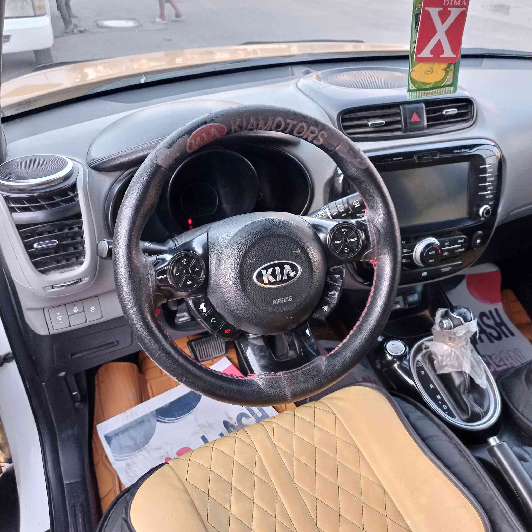 سلام عليكم كيا صول للبيع 2014وارد امريكي مكينه 2000سياره فول بصمه واحد علا واحد صور الحادث مرفوقه بل منشور سياره ما بيها ضرر بس حادث امريكا سعر 113رقم الهاتف ***********
