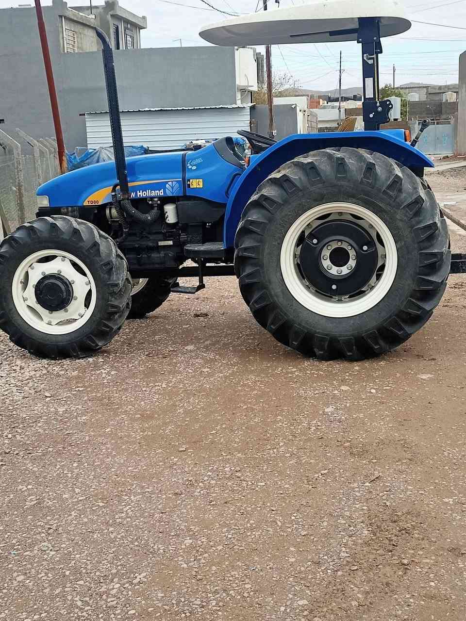 السلام عليكم نيوهولند للبيع موديل 2024 مكفول كفاله عامه مشتغل 150ساعه الاستفسار عل رقم ***********
