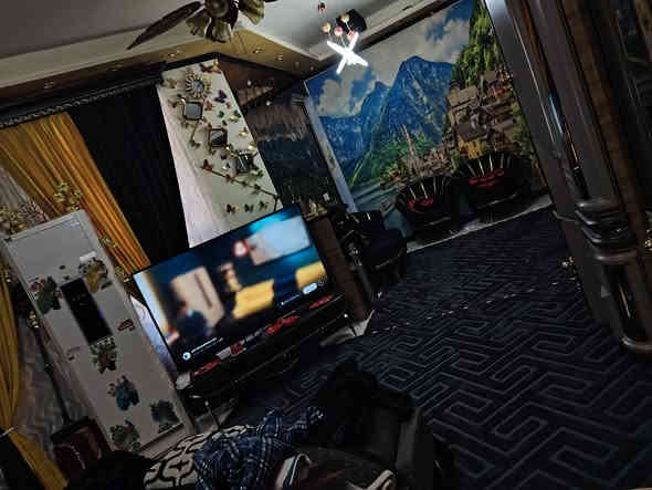 بيت للبيع مساحه ١٤٠ متر يحتوي على ٣ غرف نوم وسقبال ٣ حمامات طابو زراعي نهايه حي اور والشعب الغرير منطقه كامله من كلشي  سعره ١٣٥ مليون رقم  صاحب الدار   مع الاثاث ***********
