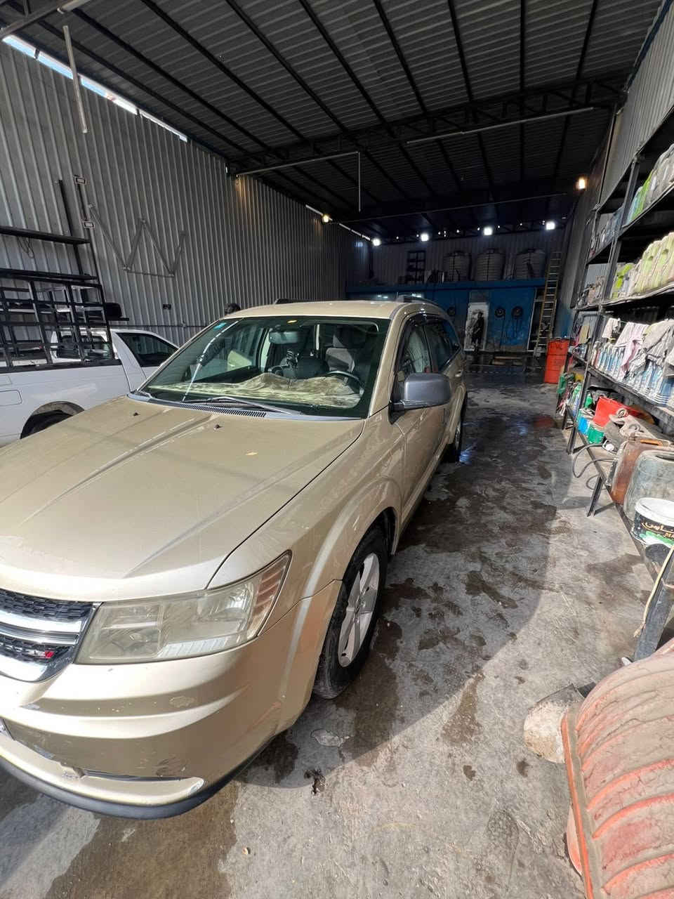 السلام عليكم
دوج جورني 2011 ستة سلندر خمسة راكب رقم بغداد الدولي بأسمي  تحويل ثاني يوم رقم وهزة وسنوية السيارة جاهزة مبيها اي نقص السيارة بيها جاملغ وبنيد لغد شاصي مكفول صور موجودة مكان السيارة بغداد الامين الثانية السعر 105 وبيها مجال باقي تفاصيل ***********
