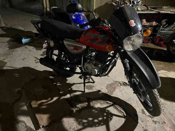 سلام عليكم بوكسر موديل ٢٠٢٣ رقم وسنويه باسمي ورقم انكليزي دراجه نظيفه كلشي شغال بيه مابيه نقص وتجي شوفه وافحص انظف من بالصور سعره ٢٥٠٠ مليونين وخمسميه *********** رقم تواصل مكاني بغداد
