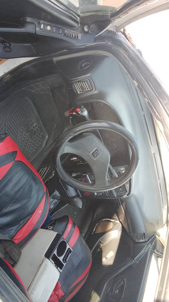 سلام عليكم بيجو 405 موديل 2006
مصفرة هيئة وغرامات رقم انكليزي 
محورة كورلا اوتوماتيك ازوج تايرات والبقية زينات تبريد عوزة بس كلج كمبريسر السيارة خير من الله مال عويل السعر 28.       *********** متوفر واتساب فقط
