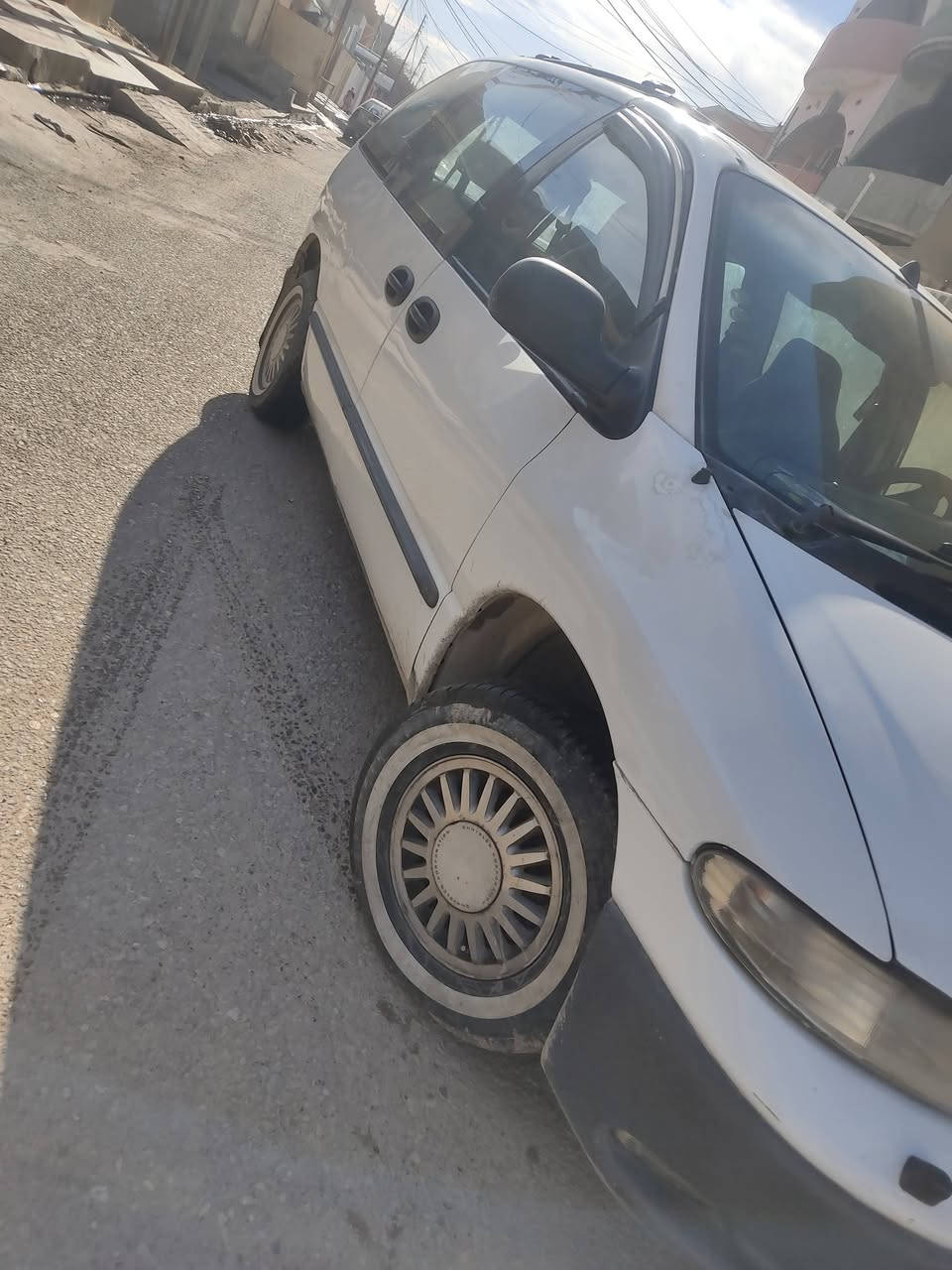 السلام عليكم كلايزر نفخ موديل 1996
السياره كامله ما تصرف عليها ربع 
تبريد ثلج طخم تايات جدد 
محرك كير شرط محرك باجيرو كير توماتيك ميكانيكي 
بيها كم قطعة صبغ انطيك مصبوغه احزام 
السعر 45وبيها مجال يرهم مراوسه بفكتره 
***********
