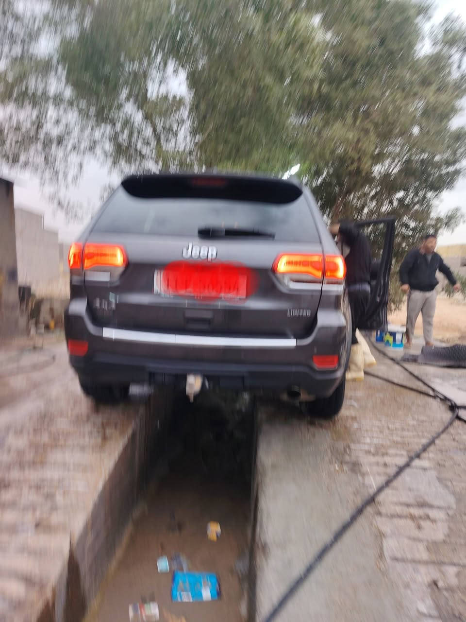 سلام عليكم البيع جيب شيروكي لمدد ٢٠١٥ رقم انكليزي بسمي بغداد فول عدا الفتحه ضربتها جملقات وبنيد بل عراق جايه كلين بلا حدث مداور ثاني يوم سعر ١٧٠ وبيها مجال عنوان نجف كوفة رقم الهاتف *********** ***********

