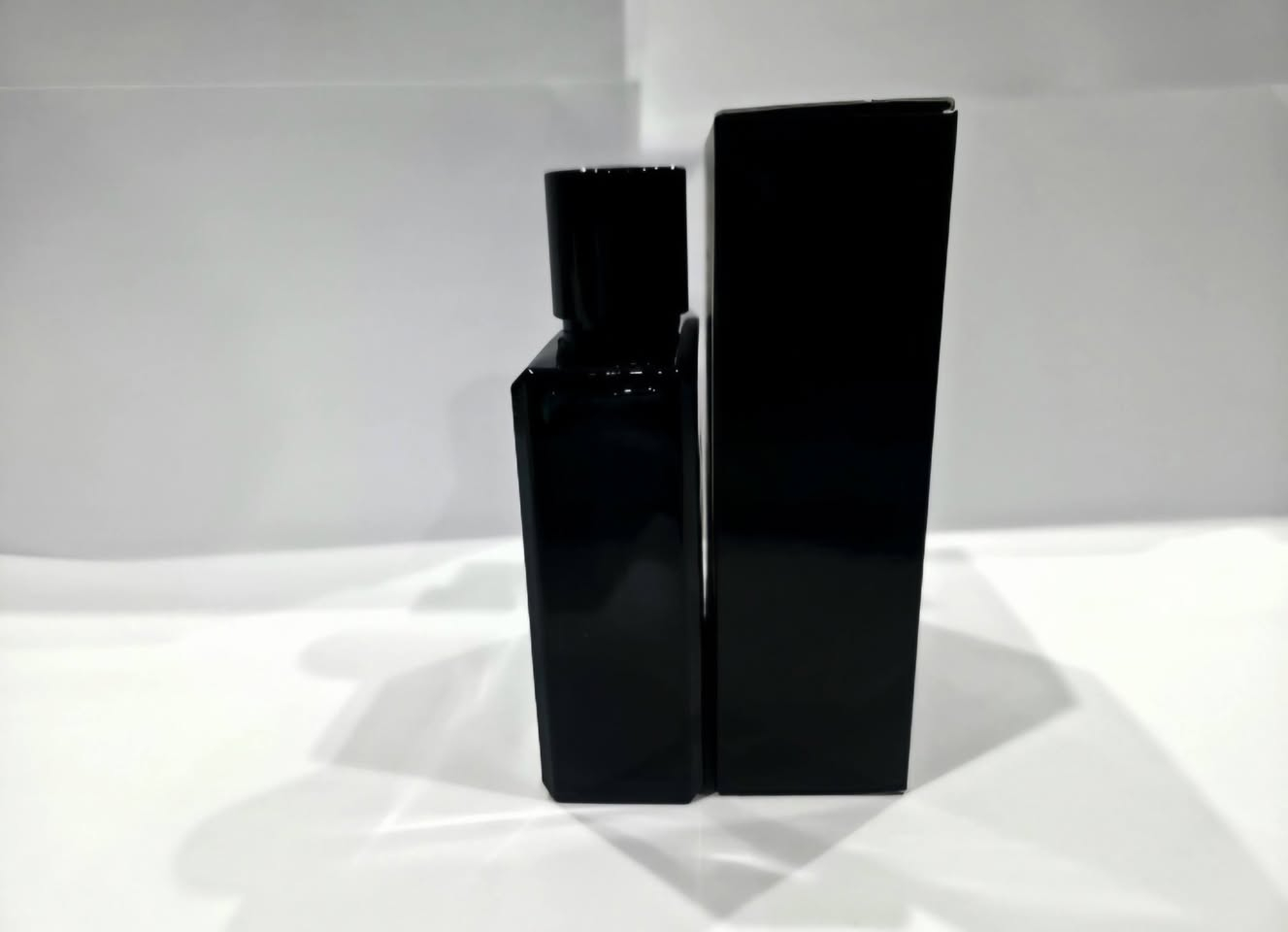 Bleu de Chanel Parfum 100ml للبيع عطر
عطر Bleu de Chanel Parfum أصلي 100 مل

- تم استخدامه استخدام بسيط جداً (تقريباً ممتلئ)
- يأتي مع العلبة الأصلية
- نظيف ومحفوظ بشكل جيد
- نسخة Parfum (أعلى تركيز)
- كود المنتج واضح في الصور

سبب البيع: لم يناسب ذوقي

السعر: 270,000 دينار عراقي (قابل للتفاوض)

التسليم يد بيد فقط، الدفع نقداً. في اربيل.


**إذا كنت صاحب هذا الإعلان وتريد حذفه لأي سبب، رجاءا أرسل رسالة إلى الدعم الفني**