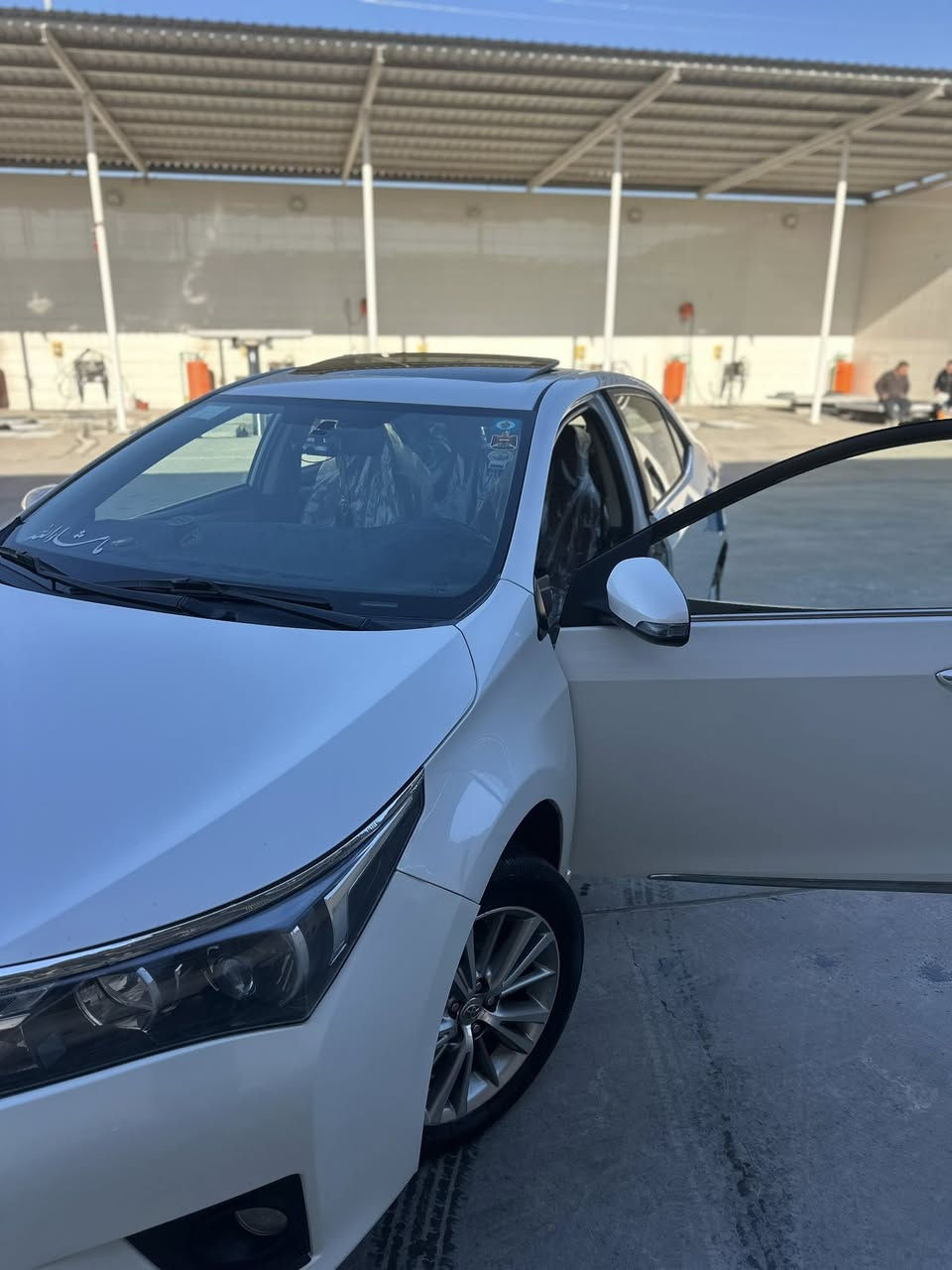 سلام عليكم كورلا خليجي موديل١٤مكينه٢٠٠٠ بيها شخط بل باب الخلفي نص مصبوغ ***********/***********
