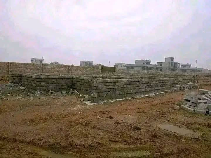 السلام عليكم 
كادر بناء متفرغ حاليا . نشتغل بالألف شغل نظيف ان شاء الله شعندك بناء اتصل وتدلل للتواصل على الارقام 
زين ***********
اسيا ***********
