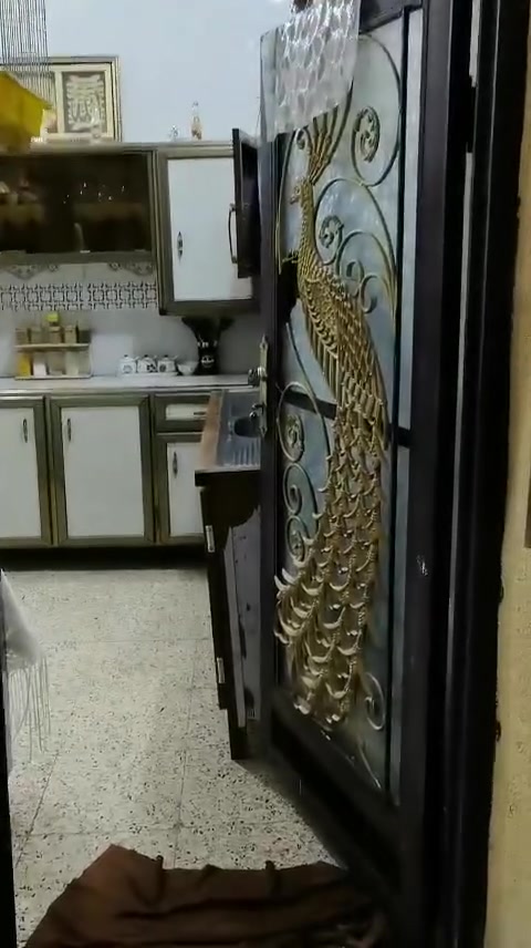 بيت للبيع 100متر 7واجه 14نزال طابق واحد بنه مرتب صاله كبيره ستقبال كبيره مطبخ غرفه طارمه مكانه كربلاء كنطرت السلام مقابل مجمعات الوارث شارع البرج يبعد عن اليمام 2كيلو غير متواجد عله الفيس ***********
