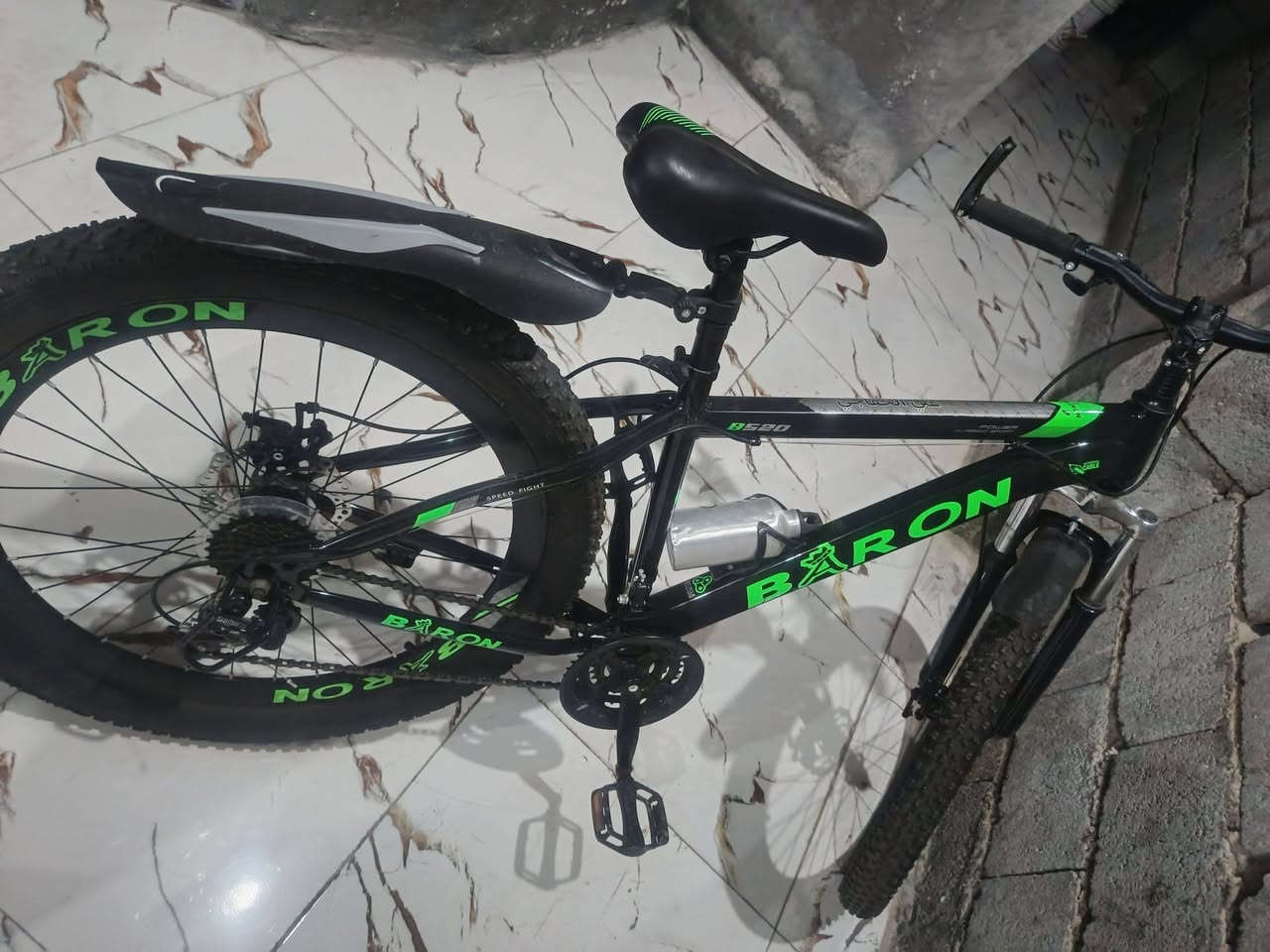 باسكل ، دراجه هوائيه جبلي ماركه BARON هيكل رياضي
حجم 26x2 جبلي مكاني البصرة قضاء المدينة ابو غريب الباسكل جديد جيس مستعمل قليل جدا ماركه BARON جبلية للبيع نظيفة جدًا فرامل دسك عدة سرعات شوك أمامي إطارات عريضة مناسبة للمشاوير والرياضة والطرق الترابية الدراجة بحالة ممتازة وما تحتاج تصليح فيه حامل ماء
سعر 200 بيه مجال للشراية رقمي ***********
