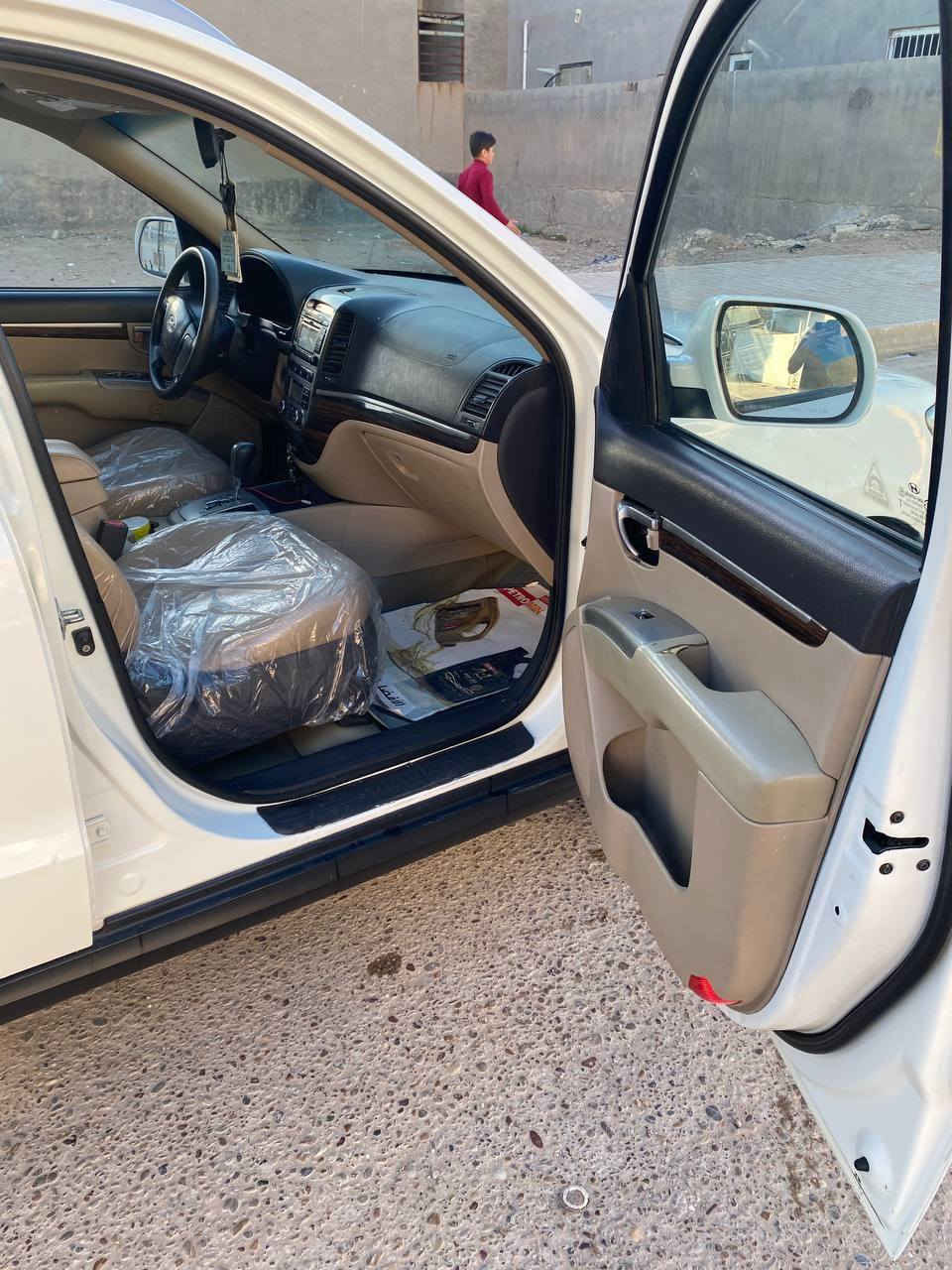 السلام عليكم سنتافي ٢٠١١ خليجي رقم بغداد فوال مواصفات ٦سلندر ٧ راكب السياره فوال فوال فتحه بلقمار ثلاث بصمات  بيه بنيد وجاملغ مبدال اصلي نفس لون وصبغ قطعتين يعني ٤ قطع   ترهم مروس بأقل منه   سعرها ١٤٠. رقم ***********
