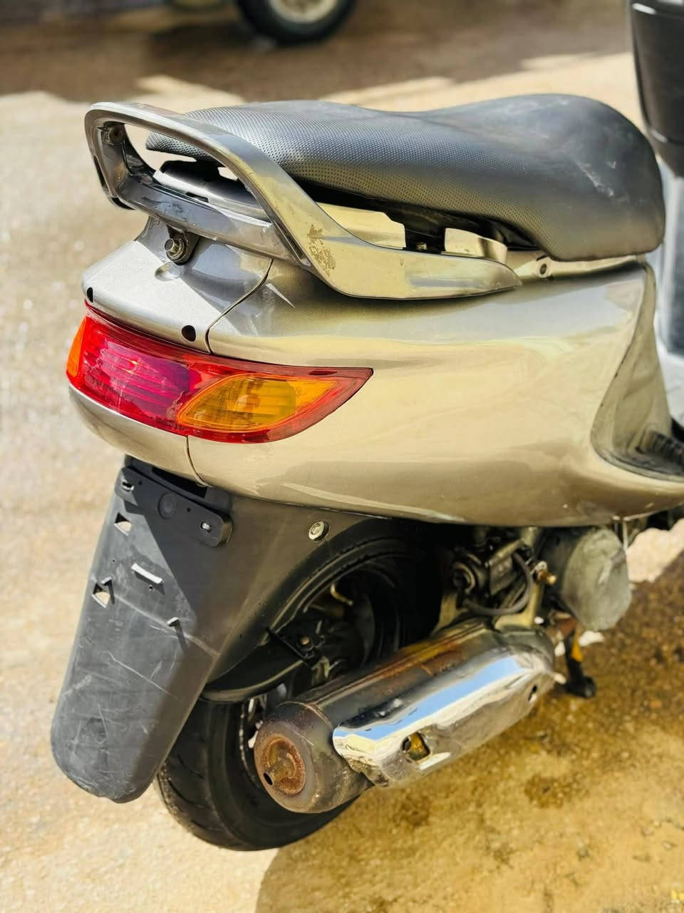 السلام عليكم
دراجة نوع فراشة للبيع لون نفطي (فحل)
الدراجة تسگام مسگمة ... لا أكلك مال حاوية ولا مال بياعه شره ..
محرك ناعم وحلو ..نگره سلف كهربائيات كلها شغاله كفر مختم 

مكاني النجف الاشرف حي الجزيرة  
السعر ٥٠٠وبيها مجال


**إذا كنت صاحب هذا الإعلان وتريد حذفه لأي سبب، رجاءا أرسل رسالة إلى الدعم الفني**