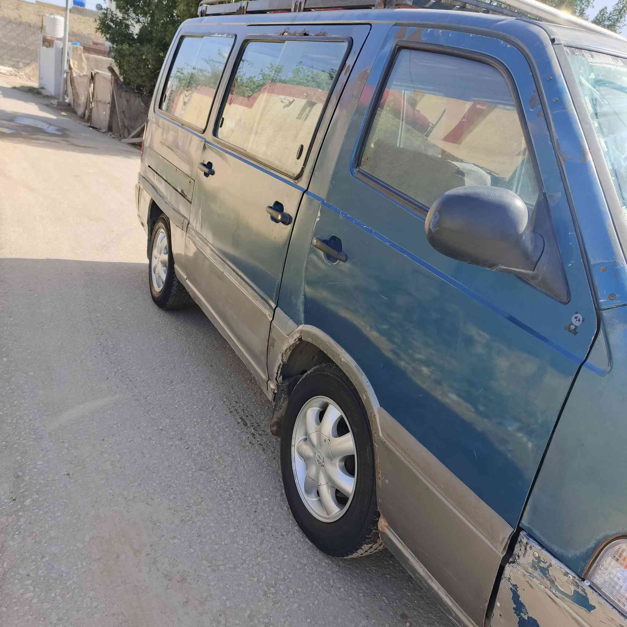 .ستانه 10 موديل 1995 سياره بلاديه مصفره هيأ ومرور غرفه نضيفه ارضيه جسور نضاف  مكاني بابل قضاء القاسم سعر 50 وبيه مجال تريد وكاله تريد تحويل ***********
