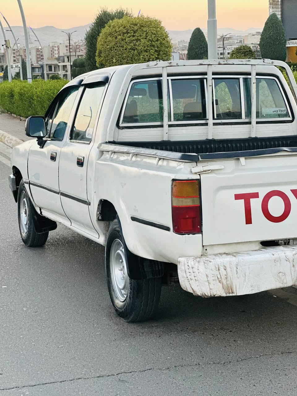 سەرەتا بەناوی خوا 
پیکاب توێتا یابانی 
مۆدێل ١٩٩٣
مەکینە ٣w 
گێڕو مەکینە هەموو گیانی بە شەرت بێمەسرەف 
تەقەو ڕەقە بە شەرت 
ئاڕم پلاستیکی سلێمانی عەسڵی 
چوار تایەی تازەو لۆکی لە سەرە
لەسەر ساخی کامل بۆیاخ دەعمو لێدراوی وەرگەڕان بە شەرت 
نرخی 41 گەڵا معامەلە 
ڕەقەم تەلە فون ***********

