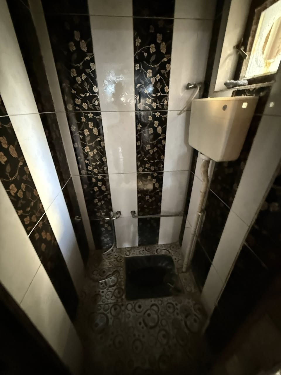 #للايجار___في____السيدية
طابق ارضي معزول مساحه 200 متر 

يحتوي على كراج وغرفتين نوم وصاله ومطبخ وخدمات 

بدل الايجار 750

للأستفسار ***********
