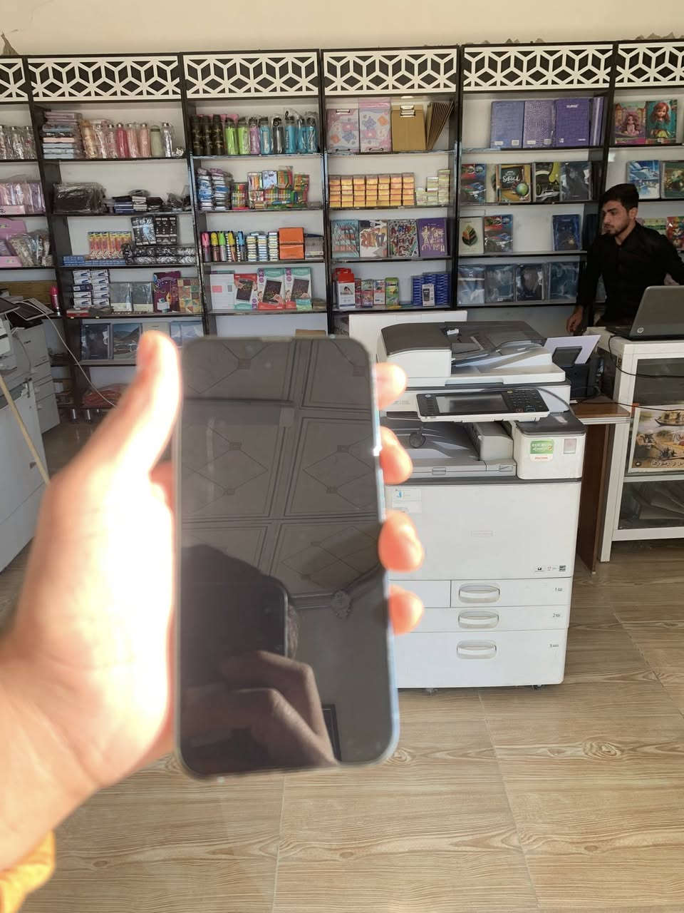 السلام عليكم 13 برو ماكس
متوفر داخل مركز بيارق العز 
🔋بطاريه 95%مرفوعه 
بي كسر خفيف بل ظهر 
مامبدل بي شي 
انطيك ضمان للفحص 
السعر 600الف
عنوان تكريت البوعجيل حي العاصمه 
مقابيل اسواق وبراد ما شاء الله
مكتبة ومركز بيارق العز 
تواصل ***********
