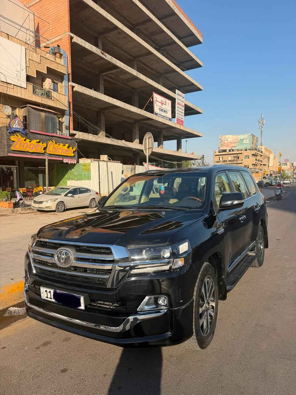 للبيع تويوتا لاندكروز GXR 
6سلندر 
موديل 2013 محدثه 21 دخل وخارج 
رقم بغداد انكليزي هزة جديدة 
سياره بيها ضربه بلجاملغ الخلفي ومصبوغه عام ماشيه 175 الف سياره جاهزه السعر 240 وبيها مجال بسيط مكاني بغداد للاستفسار اتصال ***********
